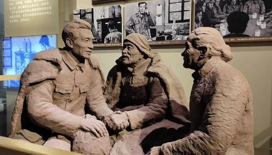 要特别学习弘扬焦裕禄同志“心中装着全体人民、唯独没有他自己”的公仆情怀,凡事探求就里、“吃别人嚼过的馍没味道”的求实作风,“敢教日月换新天”、“革命者要在困难面前逞英雄”的奋斗精神,艰苦朴素、廉洁奉公、“任何时候都不搞特殊化”的道德情操。