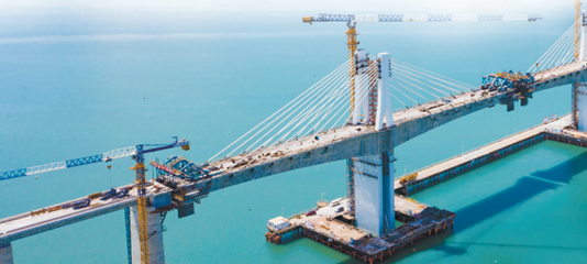 在中国共产党领导的血与火的革命中、如火如荼的建设中、意气风发的改革中,涌现出了一大批辛勤付出、无私奉献甚至不畏牺牲的工匠,促使具有无产阶级和社会主义性质的工匠精神应运而生。