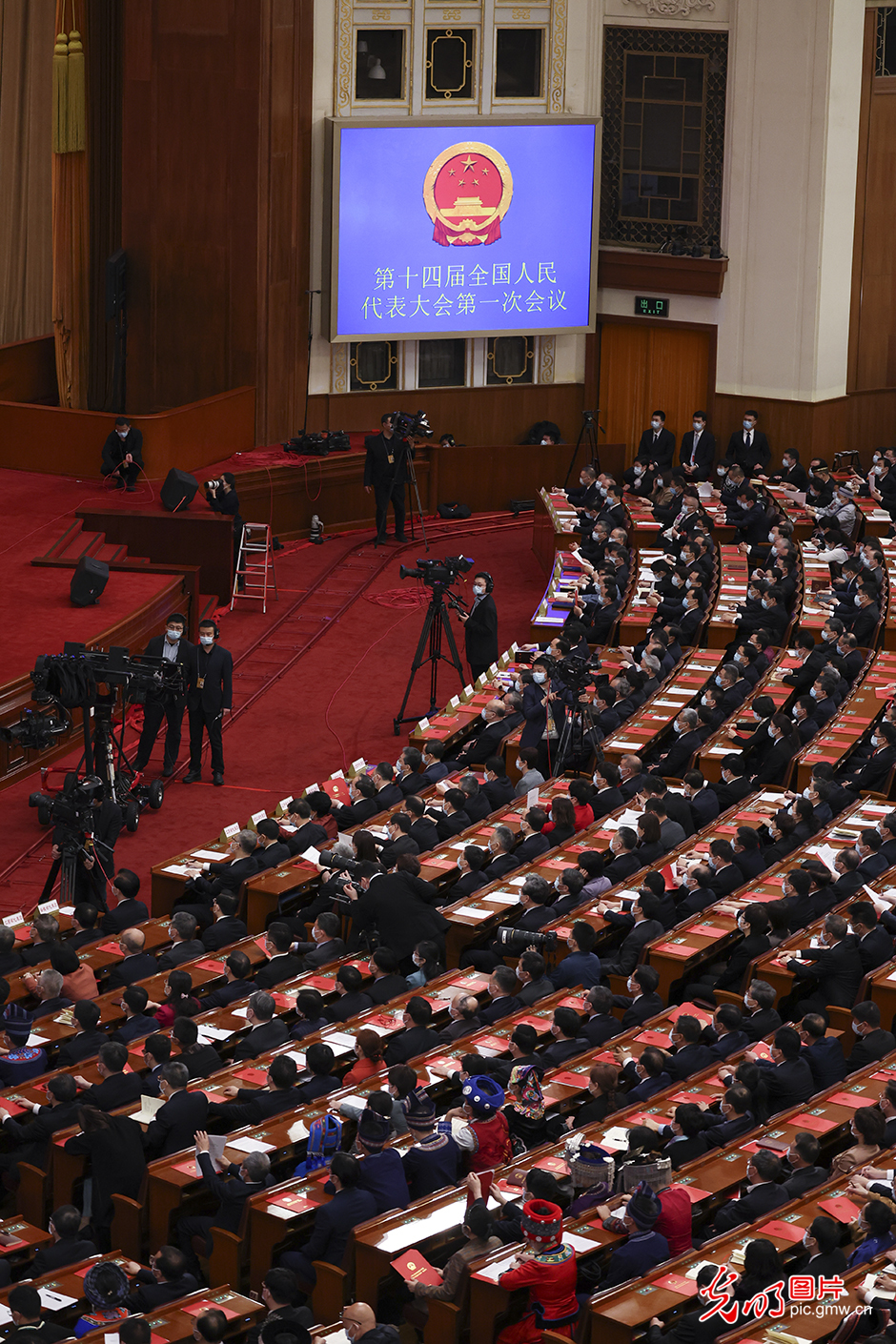 十四届全国人大一次会议在北京闭幕 十四届全国人大一次会议在北京闭幕